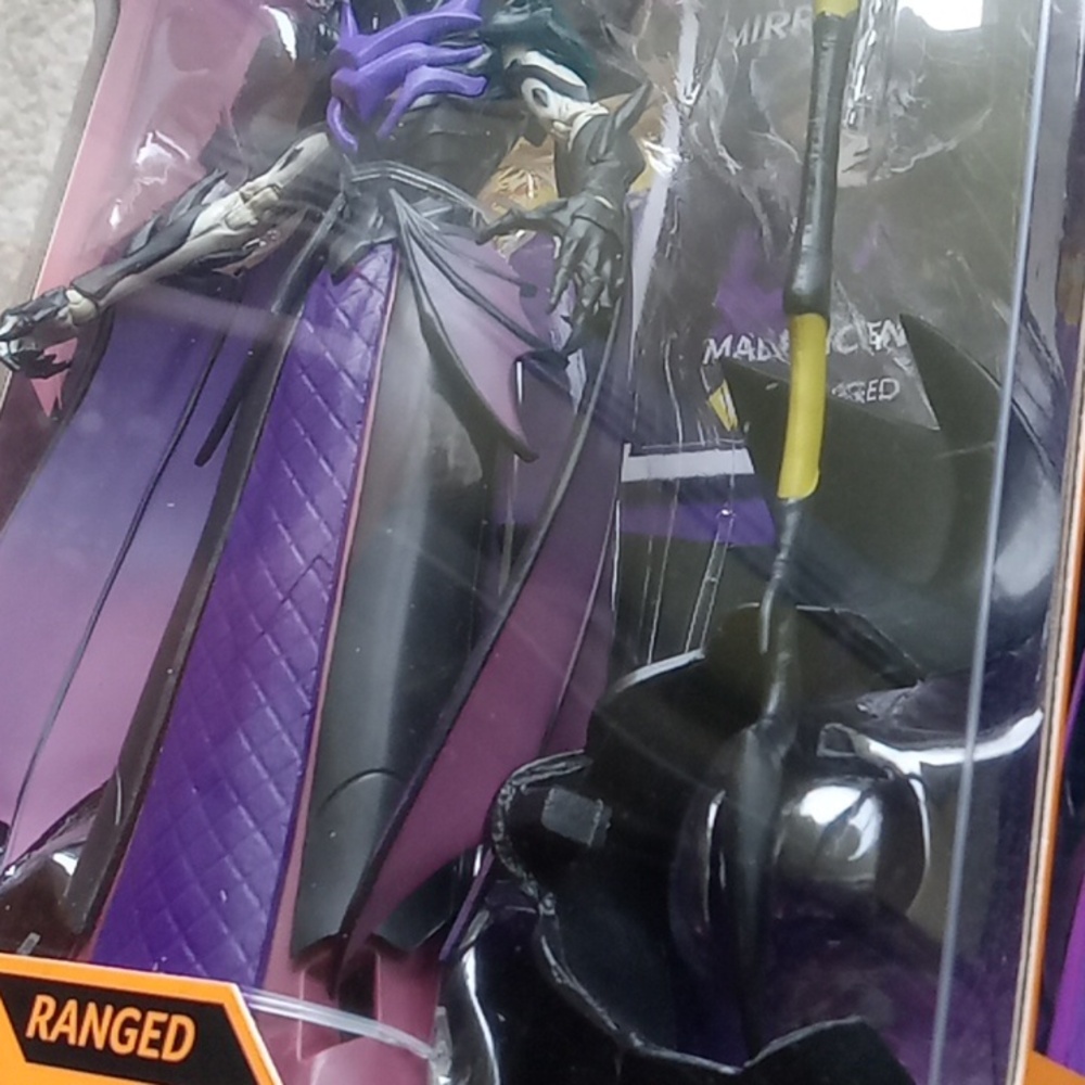 Disney Mirrorverse Maleficent Figure - Picture 8 of 8